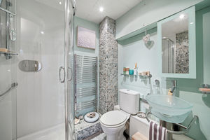 En Suite- click for photo gallery
